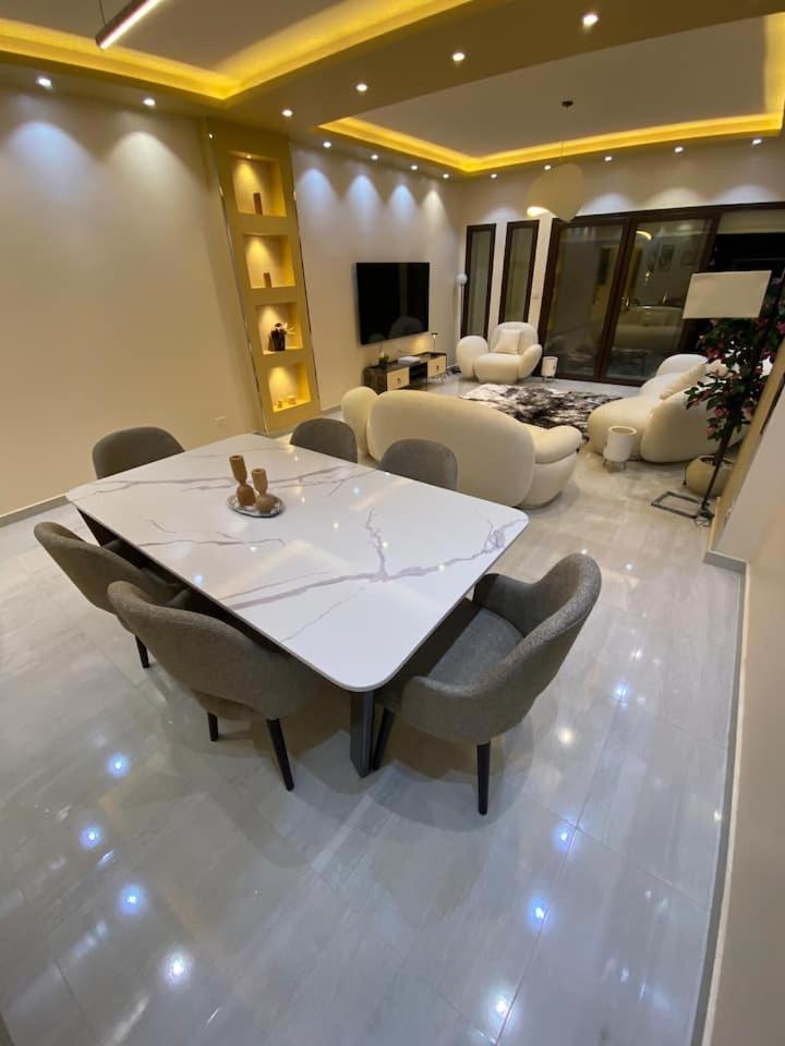Apartment شقه فندقيه بيفرلي هيلز كومبوند One16 *